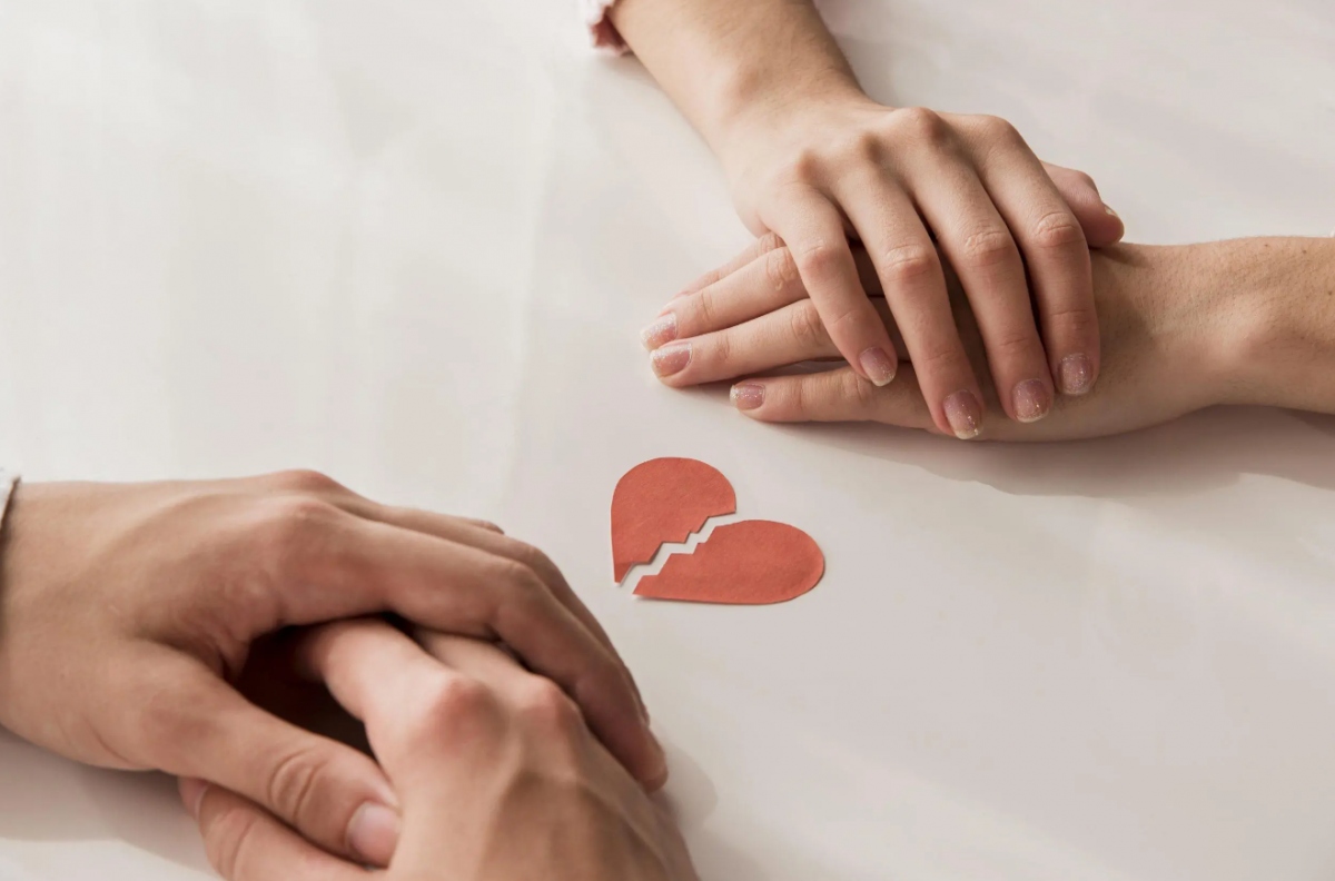 Có nên chia tay với người bạn trai kém tuổi? (ảnh minh họa)