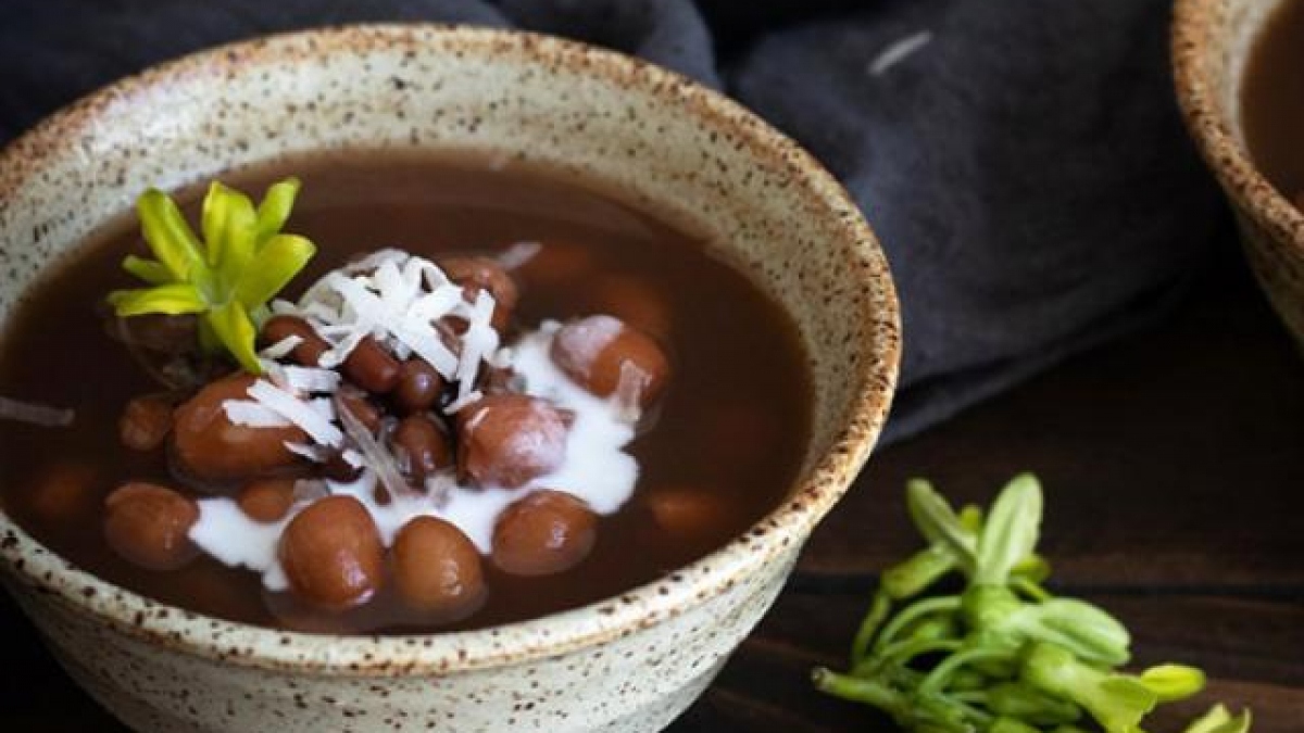 Giảm căng thẳng: Ăn đậu đỏ thường xuyên giúp tăng cường dẫn truyền xung thần kinh và thư giãn đầu óc bằng cách giúp bộ não tạo ra serotonin. Serotonin là chất dẫn truyền thần kinh giúp chống lo âu, mất ngủ và duy trì tâm trạng tốt. Nó cũng thúc đẩy một trạng thái tinh thần tích cực và làm giảm sự lo âu ở bệnh nhân tiểu đường.