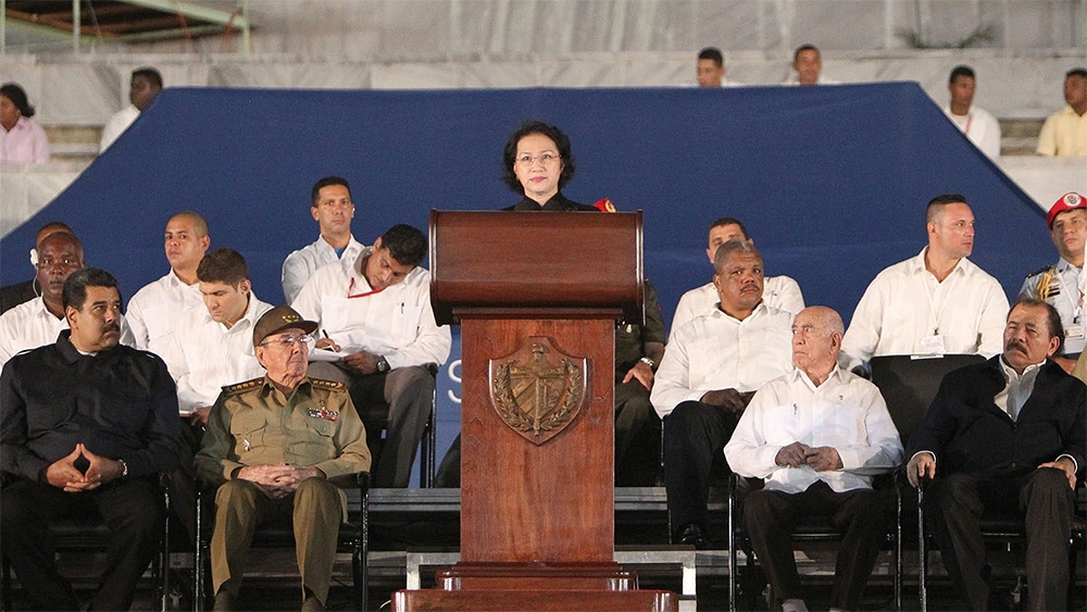 Chủ tịch Quốc hội Nguyễn Thị Kim Ngân dự và phát biểu tại Lễ mít tinh tưởng niệm Lãnh tụ Cuba Fidel Castro Ruz. Ảnh: TTXVN