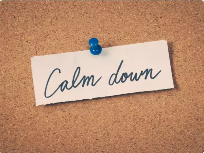 Có thể làm giảm căng thẳng: Một nghiên cứu năm 2022 được công bố trên tạp chí Nutrients tiết lộ rằng ăn khoảng hai phần quả óc chó mỗi ngày trong 16 tuần giúp cải thiện mức độ căng thẳng và trầm cảm. Hơn nữa, sử dụng quả óc chó cũng hỗ trợ giấc ngủ dài hơn và cải thiện sức khỏe tâm thần tổng thể của người tham gia nghiên cứu. Quả óc chó có lợi cho sức khỏe tinh thần của bạn vì chúng rất giàu hợp chất hỗ trợ thần kinh bao gồm melatonin, folate, vitamin E và polyphenol.