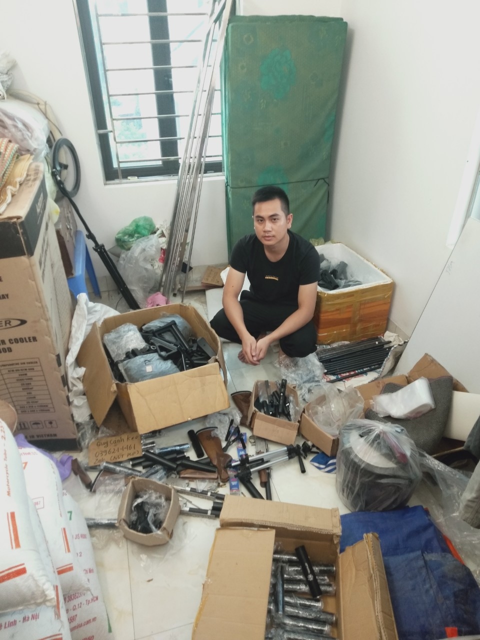 Đối tượng Nguyễn Văn Vũ, trú tại Hà Nội là người đã bán vũ khí quân dụng cho nhiều người qua mạng xã hội.