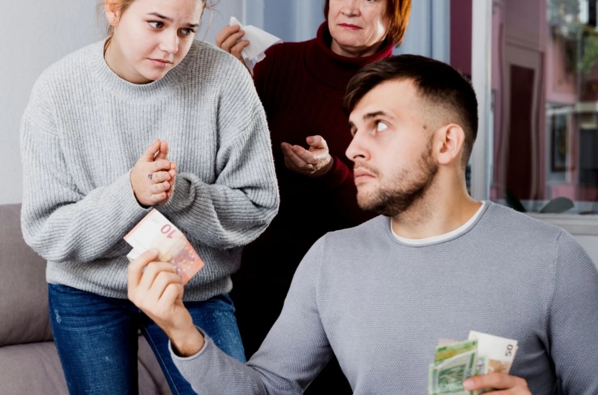 Em gái chồng lười làm, suốt ngày ngửa tay xin tiền anh chị (ảnh minh họa)