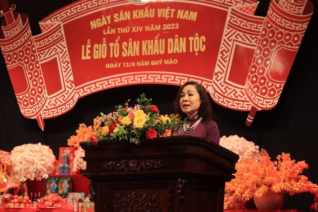 NSND Trịnh Thúy Mùi, Chủ tịch Hội Nghệ sĩ sân khấu Việt Nam phát biểu tại buổi lễ. Ảnh: BTC