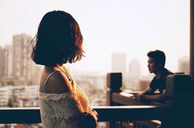 Chồng chỉ lo đàn đúm ăn nhậu với bạn bè khiến tôi chán nản (Ảnh minh họa)