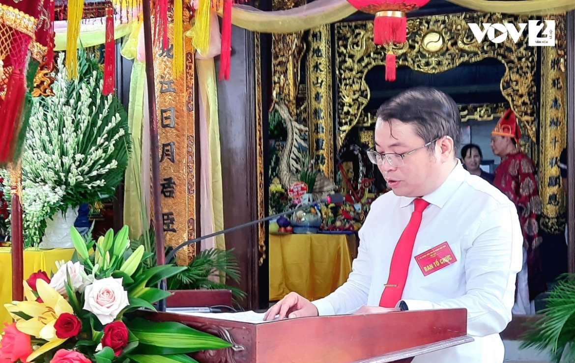 Ông Nguyễn Việt Trung, Chủ tịch UBND phường Dịch Vọng, Trưởng ban Ban tổ chức lễ hội đình Hà 2023 phát biểu khai mạc