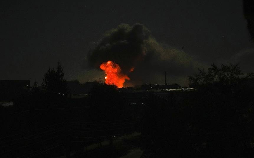 Nổ lớn ở Kiev. Ảnh: AP.