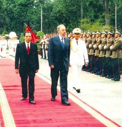 Chủ tịch Fidel Castro trong chuyến thăm tới Việt Nam vào tháng 2/2003 theo lời mời của lãnh đạo Đảng và Nhà nước ta.  