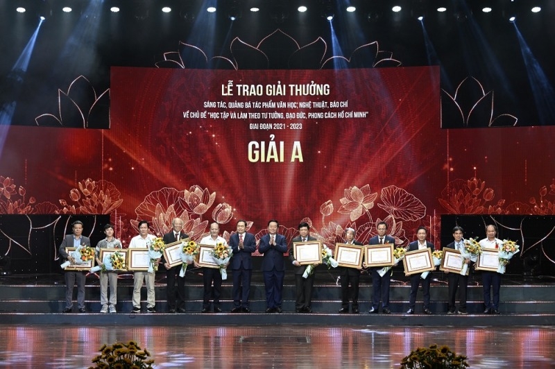Trao giải thưởng sáng tác, quảng bá tác phẩm văn học, nghệ thuật báo chí về chủ đề “Học tập và làm theo tư tưởng, đạo đức, phong cách Hồ Chí Minh”.