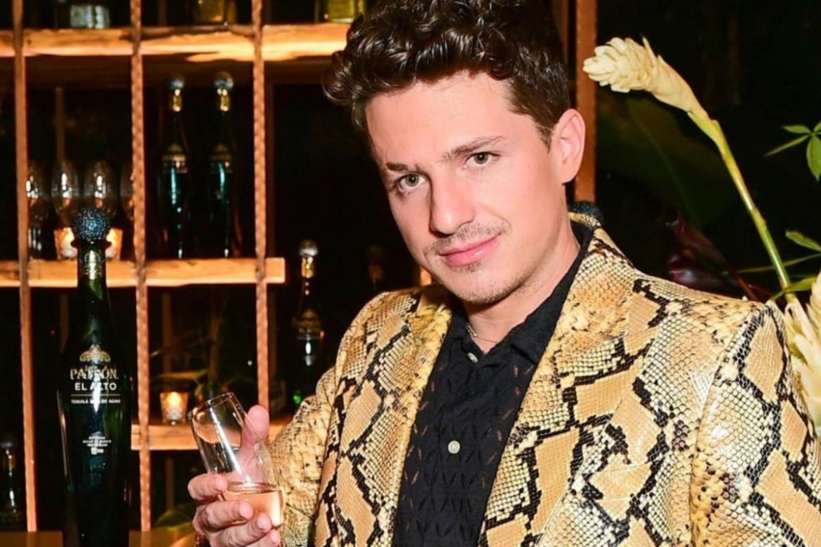 Charlie Puth từng bắt đầu sự nghiệp bằng những đoạn video cover trên Youtube mang tên Charlies Vlogs.