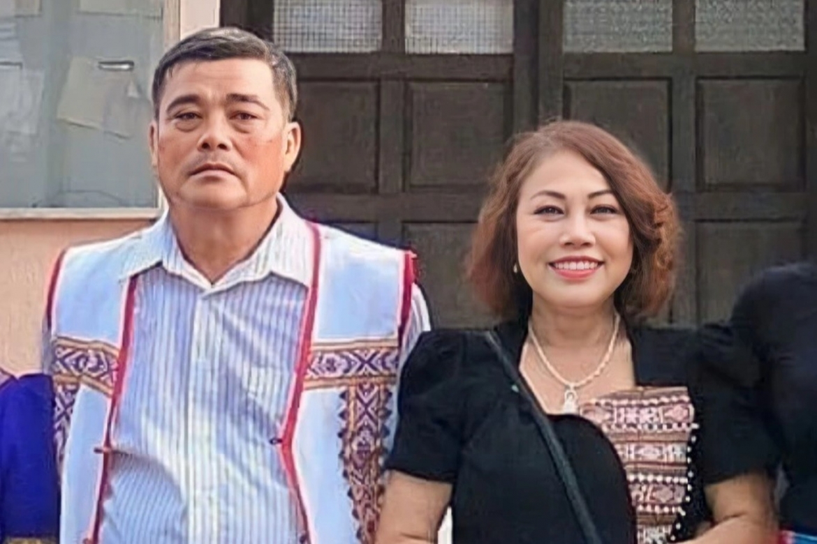 Giải thích lý do về quê sống thay vì ở lại TP.HCM, Siu Black nói biến cố nợ nần 10 năm trước khiến chị suy sụp tinh thần. TPHCM là nơi chứng kiến ca sĩ thành công, ấp ủ nhiều ước mơ, nhưng ở đó chị lại không có gia đình bên cạnh. Đó là lý do vì sao Siu Black trở về quê nhà. Nếu không có gia đình, có lẽ chị đã không trụ vững và gượng dậy nổi. 