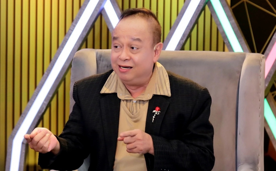 Tiểu Bảo Quốc cho rằng một nghệ sĩ ở ngưỡng tuổi như ông sẽ không ngại bất cứ vai diễn nào. Tuy nhiên diễn viên sinh năm 1962 nói thêm: “Vai nào tôi cũng dám làm, chỉ có kép trẻ và đẹp trai thì không dám. Tại tôi không còn trẻ và cũng chẳng đẹp trai. Mỗi nhân vật đều có đất diễn và chiều sâu của nó, quan trọng nghệ sĩ có biết khai thác hay không”.