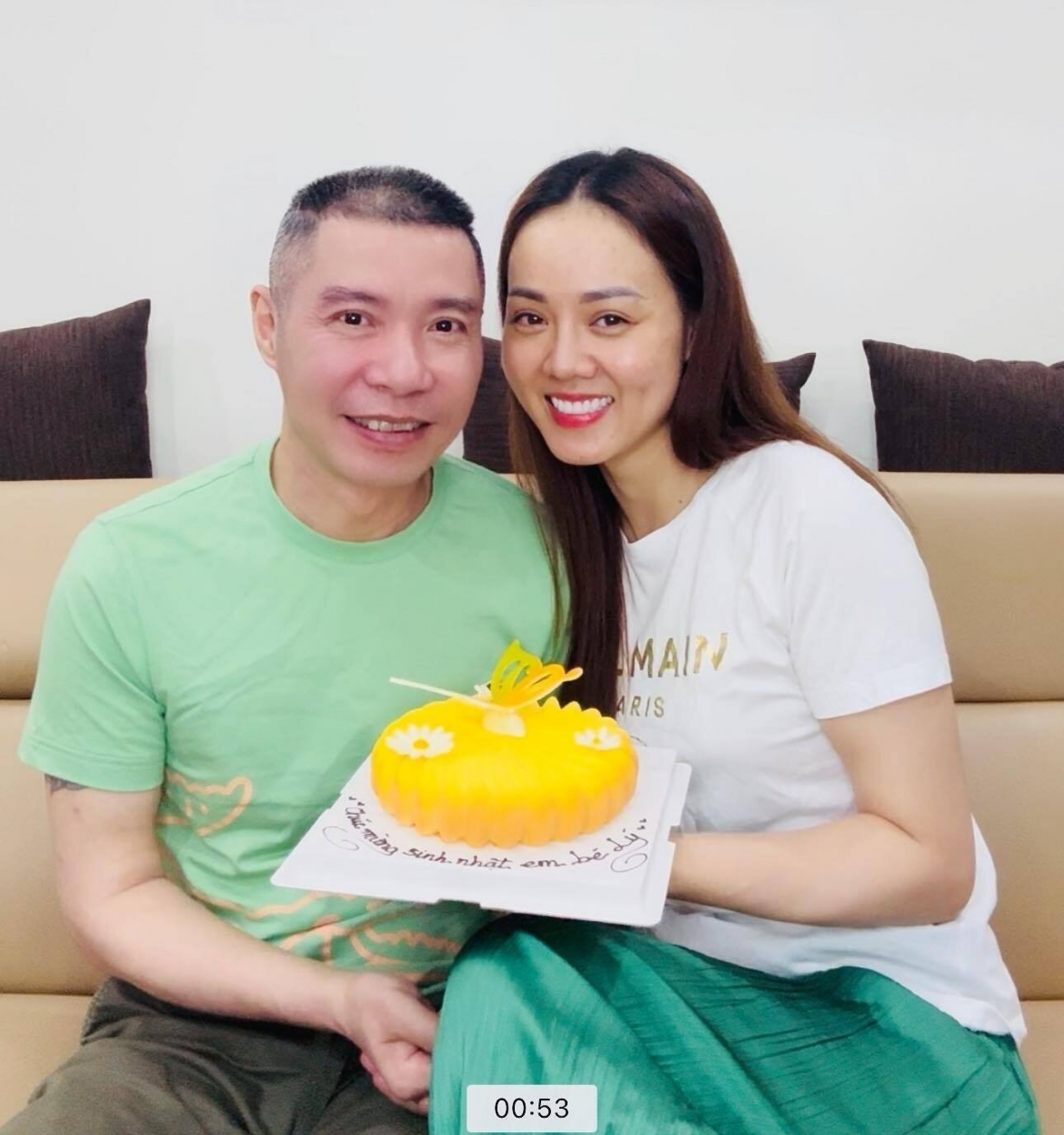 Bà xã NSND Công Lý ngọt ngào gửi lời chúc mừng sinh nhật chồng: "Chúc mừng sinh nhật em bé Lý! Tuổi mới chả mong gì hơn, chỉ mong em bé khoẻ mạnh và sớm trở lại như xưa nhé! Mãi bên nhau bạn nha".