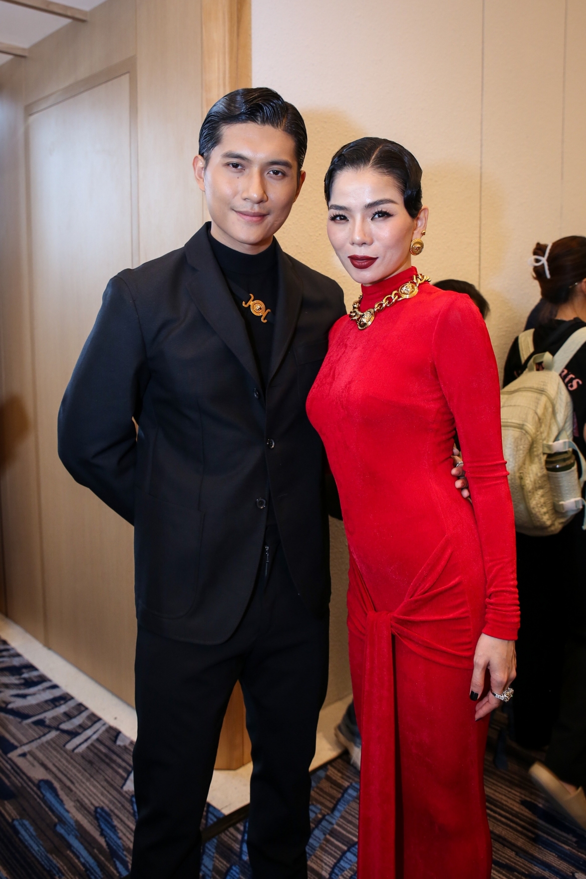 Lệ Quyên được bạn trai Lâm Bảo Châu "hộ tống" đến buổi ra mắt chương trình Chị đẹp đạp gió rẽ sóng 2023. Đây là lần hiếm hoi nữ ca sĩ tham gia chương trình truyền hình thực tế với tư cách là thí sinh. Giọng ca Giấc mơ có thật chia sẻ cô sẽ quyết tâm, thể hiện hết mình, chơi "tới nơi tới chốn"