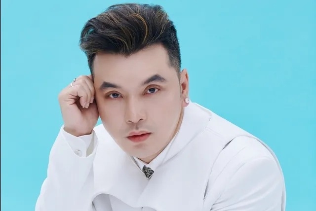 Ưng Hoàng Phúc tiết lộ thời hoàng kim, mỗi khi anh ra đường đều được khán giả nhận ra, xin chụp hình. Khi ấy, cát-sê của nam ca sĩ lên đến 200 triệu đồng/show.
