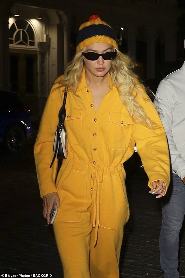 Cũng theo TMZ, Gigi Hadid và gia đình cô, bao gồm chị gái Bella 27 tuổi, anh trai Anwar 24 tuổi, bố mẹ Yolanda và Mohamed đều đã phải thay đổi số điện thoại trước những lời đe dọa .
