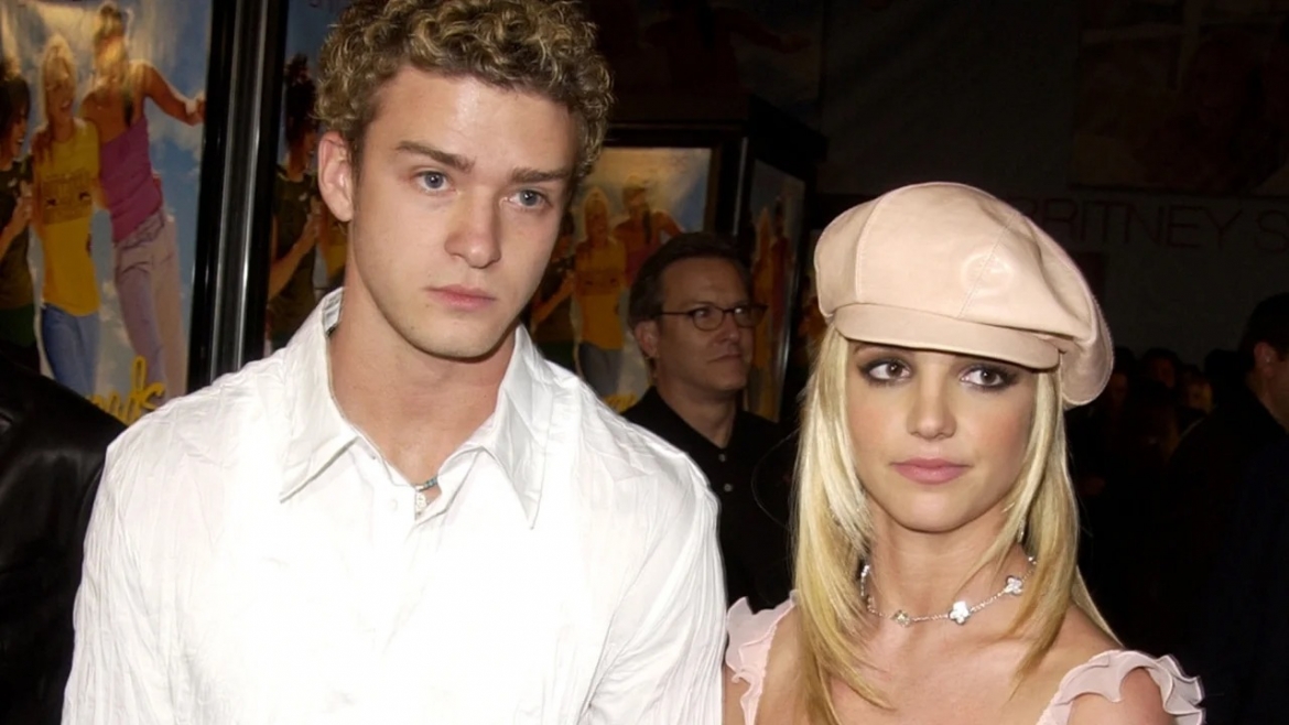 Trong cuốn hồi ký sắp ra mắt, Britney Spears cho biết cô mang bầu với ca sĩ Justin Timberlake khi 19 tuổi nhưng phá thai vì anh chưa muốn có con.