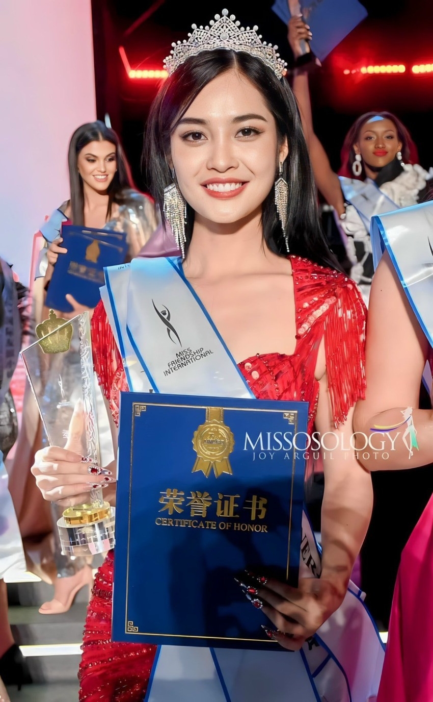 Hoa hậu Hữu nghị Quốc tế 2023 (Miss Friendship International) với sự tham gia của thí sinh từ 58 quốc gia. Nông Thúy Hằng giành Á hậu 2.