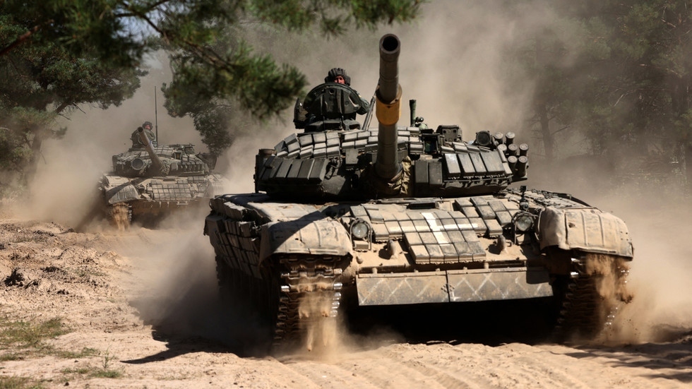 Xe tăng Ukraine huấn luyện ở vùng Chernigov. Ảnh: AFP