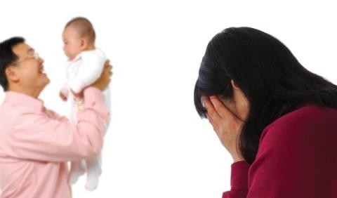 Chồng tôi thèm khát có con lắm, mỗi khi thấy đứa trẻ nào là anh ấy quấn quýt không rời (ảnh minh họa)