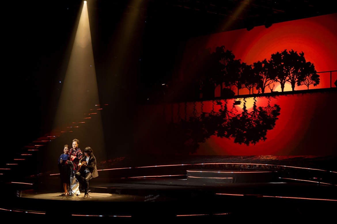 Trung Quân và mẹ - vị khách mời đặc biệt trong Live Concert của anh.