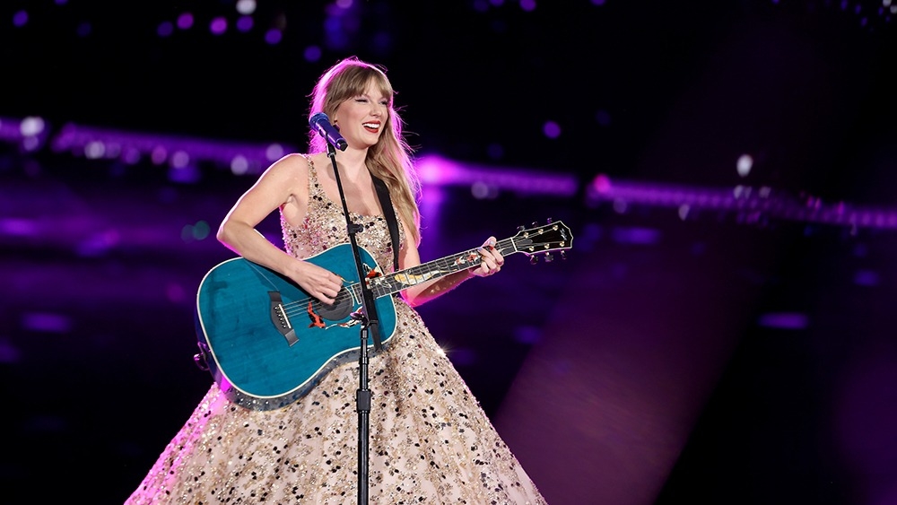 Taylor Swift có thể kiếm được 4,1 tỷ USD nhờ chuyến lưu diễn Eras Tour.