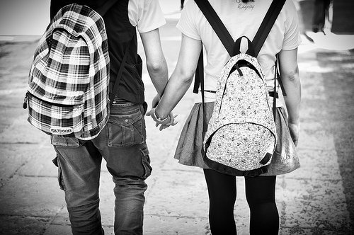 Tôi thực sự cảm thấy bất lực và đau đầu về chuyện của con mình. Ảnh minh họa: KT