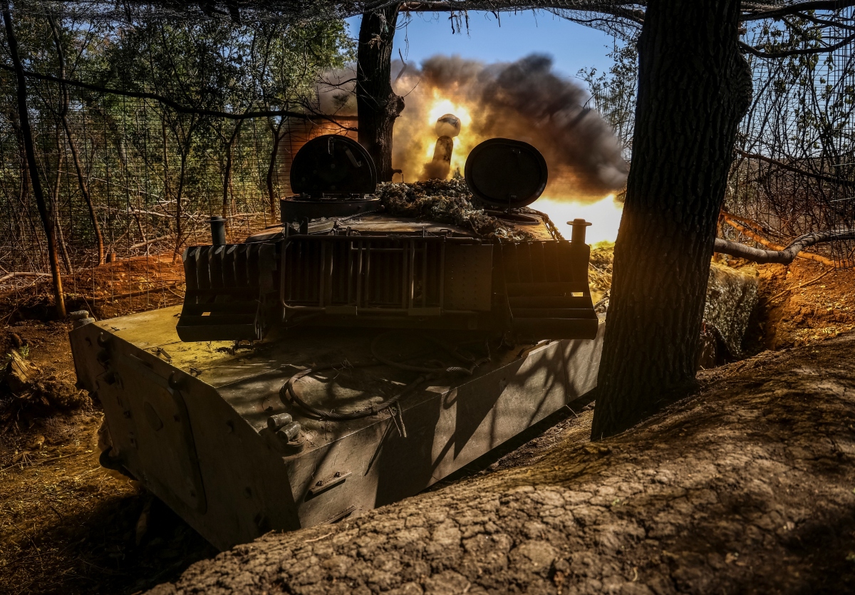 Ukraine khai hỏa lựu pháo ở khu vực Donetsk. Ảnh: Reuters