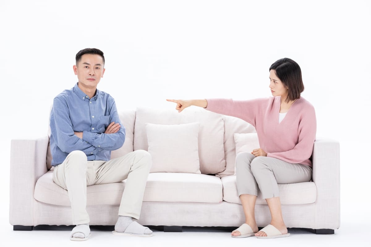 Vợ chồng tôi thường xuyên bất hòa do cùng làm chung một công ty (Ảnh minh họa)