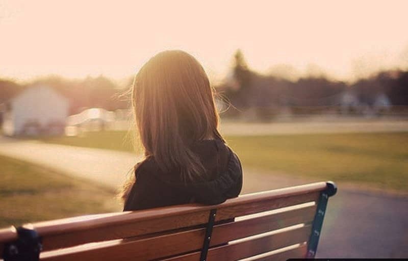 Hay đến nhà bạn trong lúc gia đình bạn có chuyện buồn vì mẹ mất, tôi thầm yêu bố của bạn tôi lúc nào không hay (ảnh minh họa)