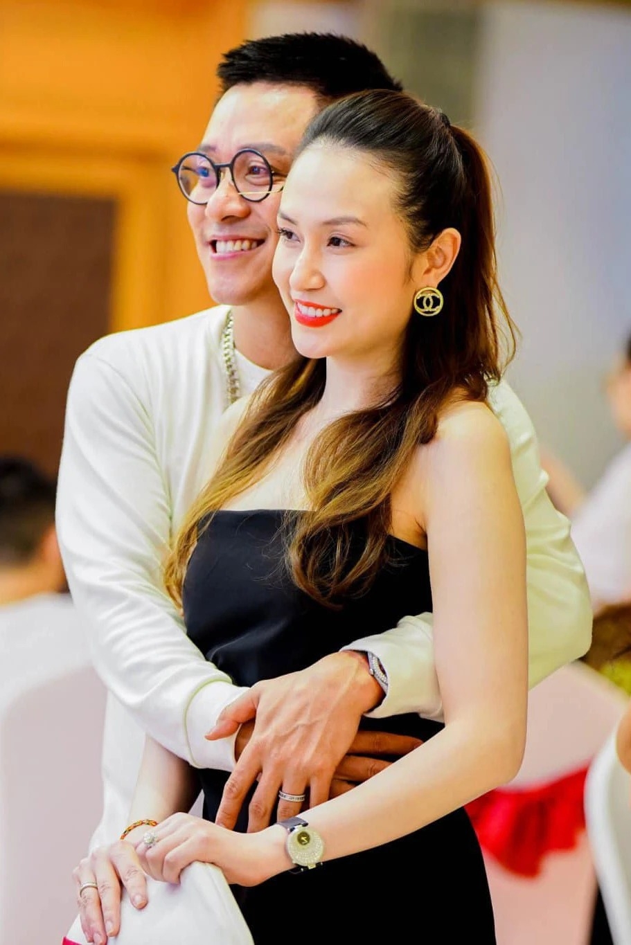 Tuấn Hưng khẳng định điều quan trọng nhất hiện tại anh mong muốn tập trung bồi đắp cho tổ ấm của mình và xem đây là sự nghiệp thứ hai trong đời: "Tôi đã luôn rực cháy trong giai đoạn sáng nhất của sự nghiệp nhưng sau đó tôi hiểu rằng ai cũng cần có một mái nhà, một tổ ấm để về. Mình cần hiểu ánh sáng hào quang của sân khấu sẽ không còn và đến khi mình không còn được khán giả yêu thương nhiều nữa thì mình nên lui về với gia đình", chủ nhân hit Cầu vồng khuyết bộc bạch. (Theo: Thanh Niên)