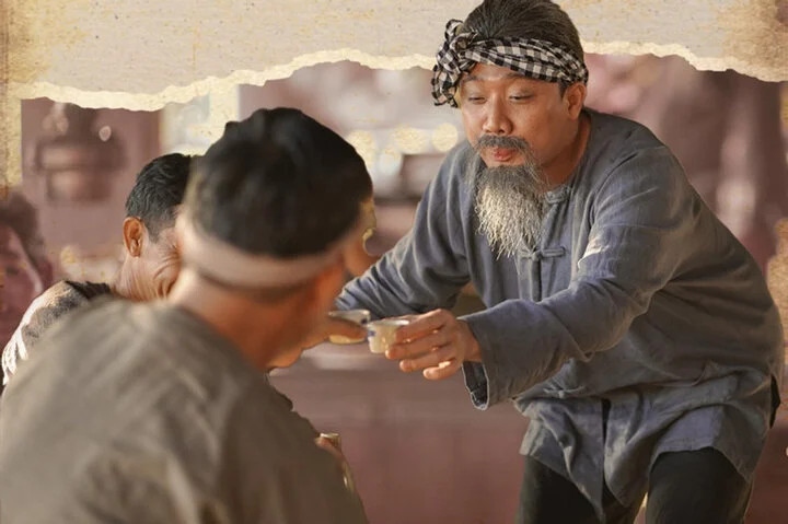 NSND Đào Bá Sơn - Chủ tịch BGK hạng mục Phim truyện điện ảnh trên sân khấu lễ trao giải LHP Việt Nam 2023 cho biết: "Không có sự phân biệt nào với bộ phim. Khi BTC trình chiếu Đất rừng phương Nam cho BGK xem, không có một áp lực nào cả. BGK cũng xem Đất rừng phương Nam như tất cả những phim khác. Chỉ có điều, khi mổ xẻ từng giải thì phụ thuộc vào chất lượng từng vấn đề, từng thành phần trong phim. Họ đã chuẩn bị công phu và rõ ràng BGK ghi nhận công sức, khát vọng của họ. Tuy nhiên, còn rất nhiều phim khác. Vừa rồi BGK xin thêm giải nhưng không được vì BTC nói hệ thống giải đã như vậy rồi. Năm nay chúng tôi cũng rất tiếc vì nhiều phim hay", NSND Đào Bá Sơn nói. (Nguồn: VTC News)