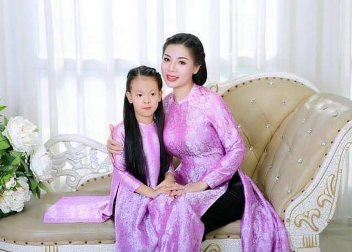 Diễn viên Phan Thu Hằng và con gái (Ảnh: Nhân vật cung cấp).