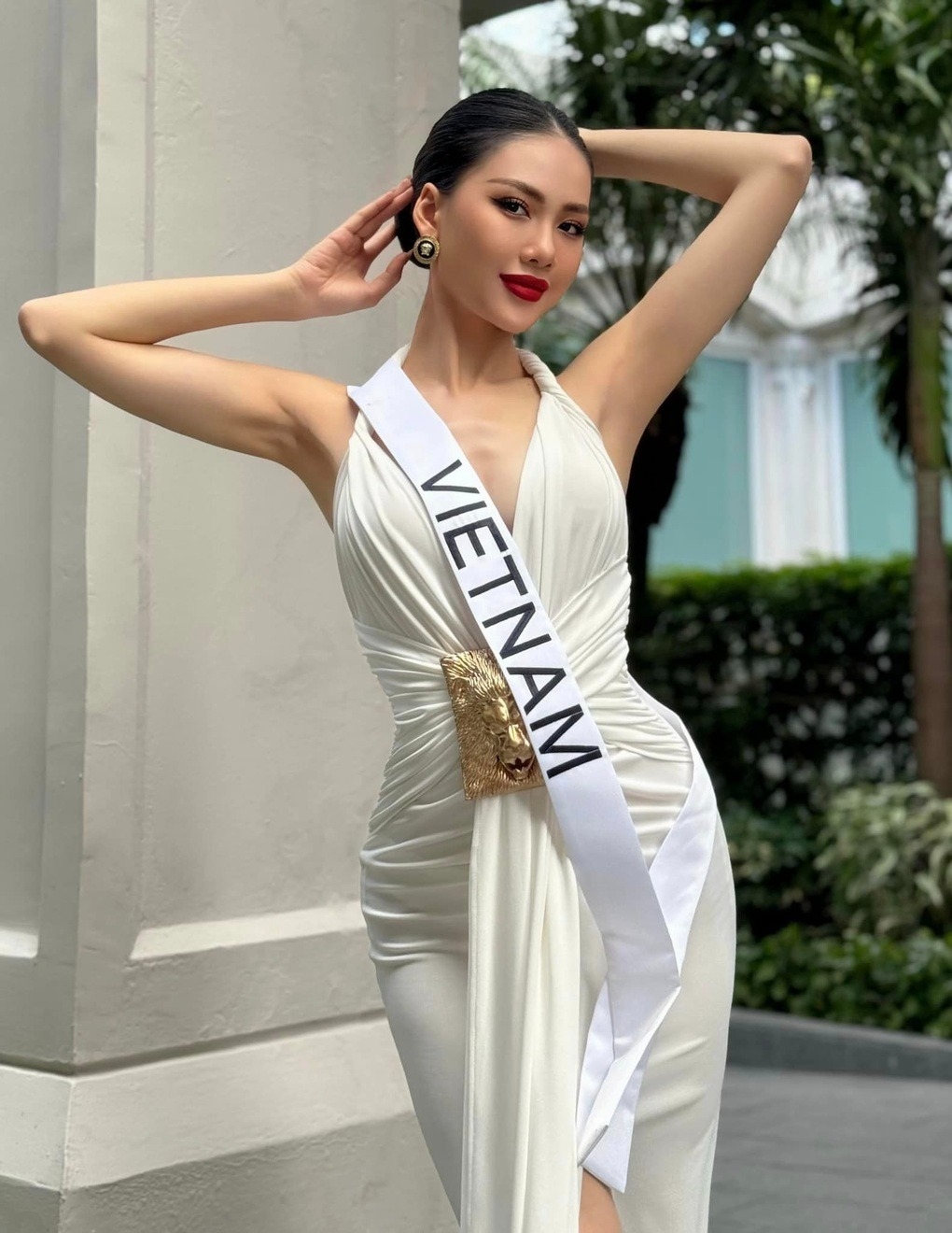 Mới đây, nội dung bản hồ sơ Bùi Quỳnh Hoa gửi tới Ban Tổ chức Hoa hậu Hoàn vũ 2023 được hé lộ trên mạng xã hội và trở thành chủ đề tranh luận. Theo đó, bên cạnh những thông tin về tên tuổi, quê quán, sự nghiệp, thành tích, dự án, đại diện Việt Nam tiết lộ câu chuyện bị bạo lực mạng sau khi đăng quang Miss Universe Vietnam 2023. (Nguồn: Dân trí)