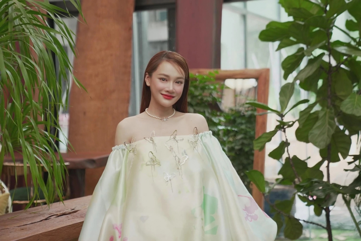 Sau thời gian chung sống, Nhã Phương thấy hạnh phúc vì đã chọn đúng chồng. Nữ diễn viên bộc bạch Trường Giang hỗ trợ cô trở lại nghệ thuật sau khi tập trung chăm lo cho tổ ấm. (Nguồn: Thanh Niên)