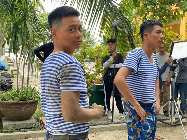 Nam diễn viên chia sẻ hình ảnh hậu trường. Ảnh: NVCC.