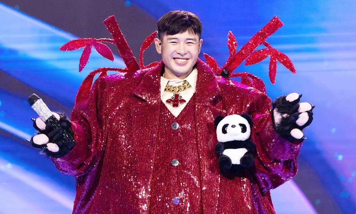 Hoàng Hải chia sẻ anh bất ngờ và hạnh phúc trước tình cảm của khán giả dành cho mình khi tham gia "Ca sĩ mặt nạ". "Hoàng tử V-pop" một thời bày tỏ đây là động lực để anh có thể trở lại và cháy hết mình với đam mê âm nhạc. (Nguồn: Thanh Niên)