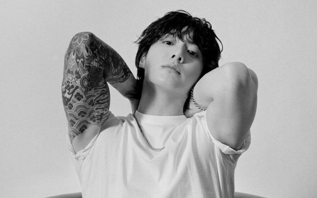 Guinness mới đây đã công bố 4 kỷ lục thế giới mà Jungkook - thành viên nhóm nhạc BTS - lập được với tư cách nghệ sĩ solo. Những kỉ lục đó là ca khúc đạt 1 tỷ lượt nghe nhanh nhất trên Spotify. Ngoài ra, Jungkook cũng sở hữu 2 Kỷ lục Guinness Thế giới nữa với Seven, đạt thành tích lượt nghe hàng tuần nhiều nhất trong số tất cả nghệ sĩ nam trên toàn thế giới với 89,7 triệu lượt nghe và thời gian đạt 1 tỷ lượt nghe ngắn nhất. Kỷ lục tiếp theo của Jungkook cũng thuộc về Seven khi bảo đảm là ca khúc trụ hạng ở vị trí đầu bảng trên BXH Bài hát hàng đầu toàn cầu của Spotify dài nhất năm 2023 đối với nghệ sĩ nam. (Nguồn: VTC News)