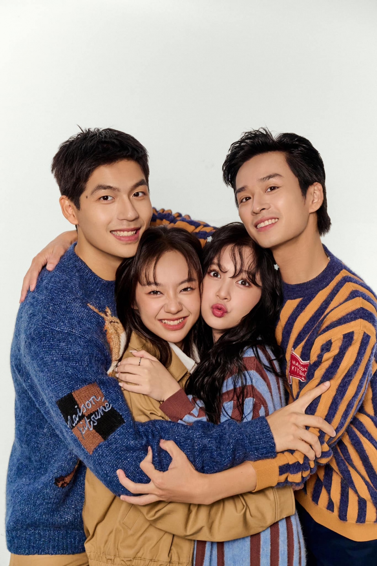 Đảm nhận các vai diễn thời trẻ là dàn diễn viên gồm Quốc Anh (Lâm), Trần Nghĩa (Tùng), Hoàng Hà (Dương), Hoàng Huyền (Nguyệt).