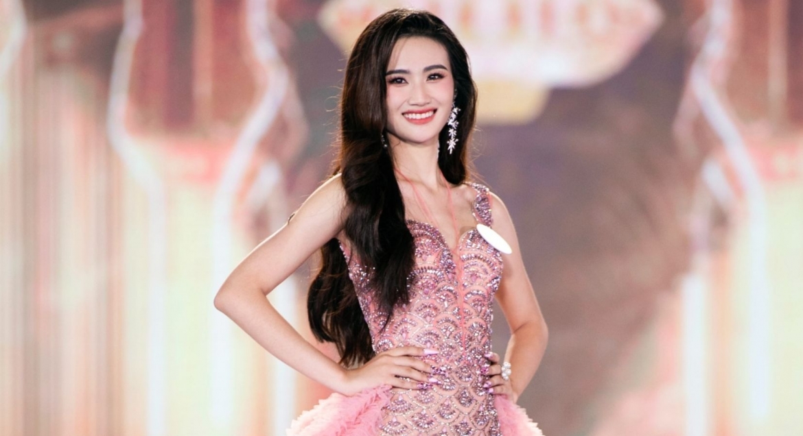 Lần thứ hai xin lỗi, Ý Nhi dần được công chúng chấp thuận. Khán giả cho rằng hành động hiến tóc, làm từ thiện, sắp tới là du học trau dồi vốn sống, kiến thức là lời xin lỗi thuyết phục hơn lời nói suông.