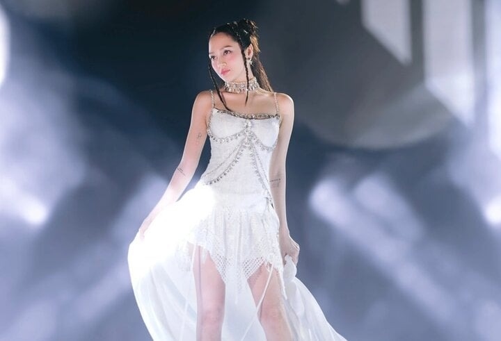 Chương trình Chị đẹp đạp gió rẽ sóng đã bước vào giai đoạn tranh tài chính thức khi 30 chị đẹp được chia thành 6 nhóm. Trong đó, Bảo Anh về nhóm của đội trưởng Trang Pháp, cả nhóm sẽ thể hiện ca khúc Ưng quá chừng trong tập tiếp theo. Tuy nhiên, trong trailer của tập 4, ở phần giới thiệu tiết mục nhóm Trang Pháp chỉ có 4 thành viên: Quỳnh Nga, Huyền Baby, Giang Hồng Ngọc và đội trưởng, Bảo Anh hoàn toàn không góp mặt. Điều này khiến khán giả đặt nghi vấn nữ ca sĩ đã rút lui khỏi Chị đẹp đạp gió rẽ sóng. Trước những thông tin này, phía Bảo Anh hoàn toàn giữ im lặng. (Nguồn: VTC News)