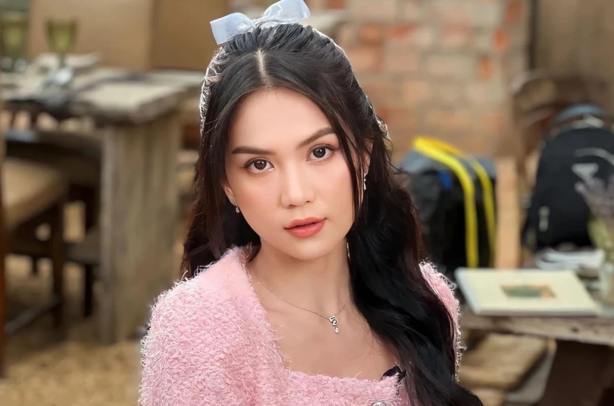 ở hiện tại, tài khoản mạng xã hội của người mẫu Ngọc Trinh gồm Fanpage (5,9 triệu lượt theo dõi), Facebook (3,1 triệu lượt theo dõi) và Instagram (5,7 triệu lượt theo dõi) đã hoạt động trở lại. Trong khi đó, tài khoản TikTok với hơn 6,8 triệu lượt theo dõi của người mẫu quê Trà Vinh vẫn tắt tính năng bình luận. Đáng chú ý, trên Fanpage của Ngọc Trinh, đoạn clip cô lái mô tô gây tranh cãi trước đó không còn. Phía chân dài quê Trà Vinh chỉ giữ lại đoạn video cô gặp sự cố té ngã khi lái xe. (Nguồn: Thanh niên)