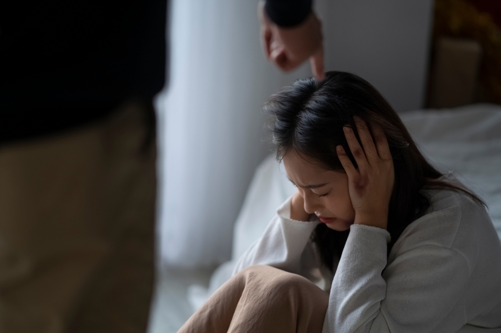 Tôi mệt mỏi vì mỗi khi con cái bị điểm thấp chồng lại quay ra mắng chửi vợ. (Ảnh minh họa)