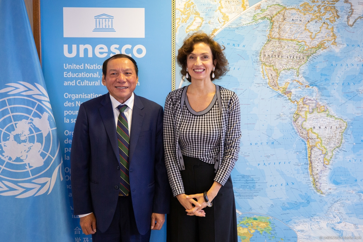 Bộ trưởng Bộ Văn hóa, Thể thao và Du lịch Nguyễn Văn Hùng và bà Audrey Azoulay, Tổng Giám đốc UNESCO. Nguồn: Cục Hợp tác quốc tế, Bộ VHTT&amp;DL