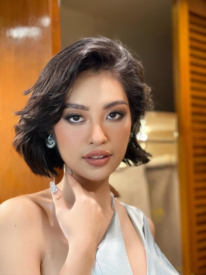 Đăng quang ngôi vị cao nhất của cuộc thi Hoa hậu Các dân tộc Việt Nam 2022 nhưng Nông Thúy Hằng không được đơn vị chủ quản cử đi tham dự cuộc thi Miss Earth. Thay vào đó, đơn vị này lại đưa á hậu Thu Thảo tham dự sân chơi nhan sắc quốc tế này. Ngày 15/11, Hoa hậu Nông Thúy Hằng thẳng thắn chia sẻ về sự việc trên Vietnamnet: "Từ top 30, chị Trương Ngọc Ánh đã cho biết top 5 chung cuộc có cơ hội thi Miss Earth 2022 như nhau. Lúc đọc thông tin Thạch Thu Thảo được chọn, tôi "wow" lên, nghĩ bụng: "Thế là một cuộc thi được tận 2 cô hoa hậu nhỉ?". Tôi có thể có chút tiếc vì không được trao cơ hội nhưng vụ việc ấy chẳng ai sai cả". (Nguồn: VTC News)