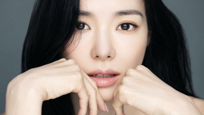 Mới đây, công ty quản lý Sublime Artist Agency đã thông báo trên trang web chính thức về việc thần tượng K-pop, cựu thành viên ban nhạc Girls' Generation Tiffany sẽ tạm dừng các hoạt động đã lên lịch do lý do sức khỏe. Theo thông báo, cô đã trải qua một cuộc kiểm tra y tế gần đây do lo ngại về sức khỏe và nhận được khuyến nghị từ bác sĩ cần khoảng hai tuần để nghỉ ngơi đầy đủ và ổn định. (Nguồn: Dân Việt)