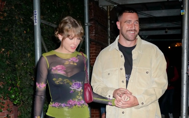 Mối quan hệ giữa Taylor Swift và Travis Kelce tiến triển khá nhanh khi cả hai lên kế hoạch cho các phụ huynh gặp mặt. Theo nguồn tin từ Us Weekly, cặp đôi Taylor Swift và cầu thủ bóng bầu dục Mỹ Travis Kelce đã lên kế hoạch cho các phụ huynh gặp gỡ tại trận đấu giữa hai đội Kansas City Chiefs và Philadelphia Eagles vào tuần sau. (Nguồn: VTV News)