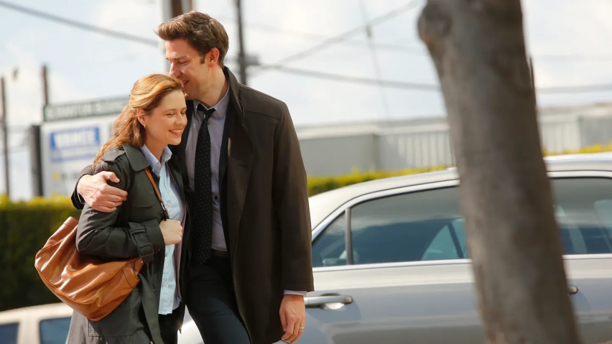 Jenna Fischer đóng vai Pam Beesly Halpert và John Krasinski đóng vai Jim Halpert trong "The Office".