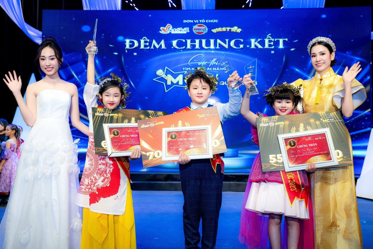 Hoàng Trung Hải được gọi tên với danh hiệu Quán quân MC nhí toàn quốc 2023. Hai danh hiệu Á quân lần lượt thuộc về: Lê Đỗ Quyên và Bùi Lâm Huyền Anh.