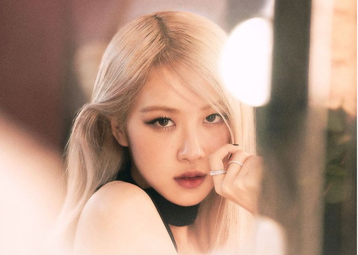 Một thần tượng K-pop khoe làn da trắng sáng đáng ghen tị mà chúng ta không thể cưỡng lại là Rosé của BlackPink.