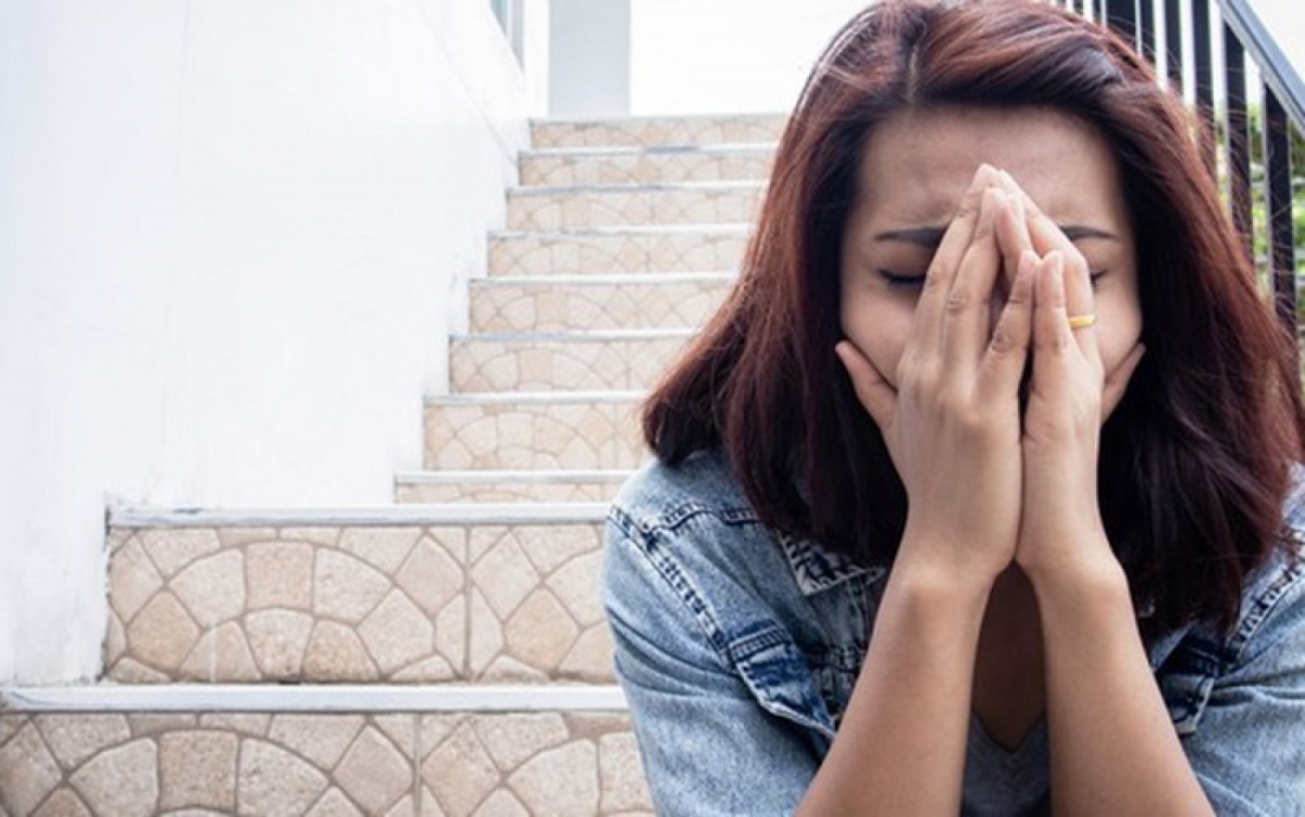 Nghẹn lòng vì chồng ghét nhà vợ, không chịu giúp đỡ lúc khó khăn (ảnh minh họa)